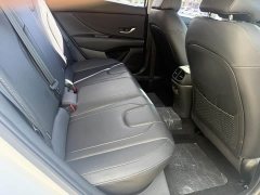 Hyundai Elantra 2022 1.5L CVT Luxury - ფოტო 18