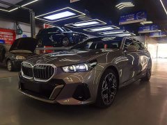 BMW 5 Series 530Li Luxury M Sport Package - ფოტო 1