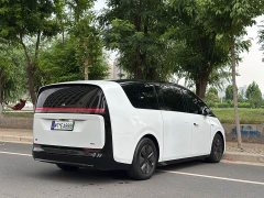 Li Auto MEGA Home Family Edition - ფოტო 9