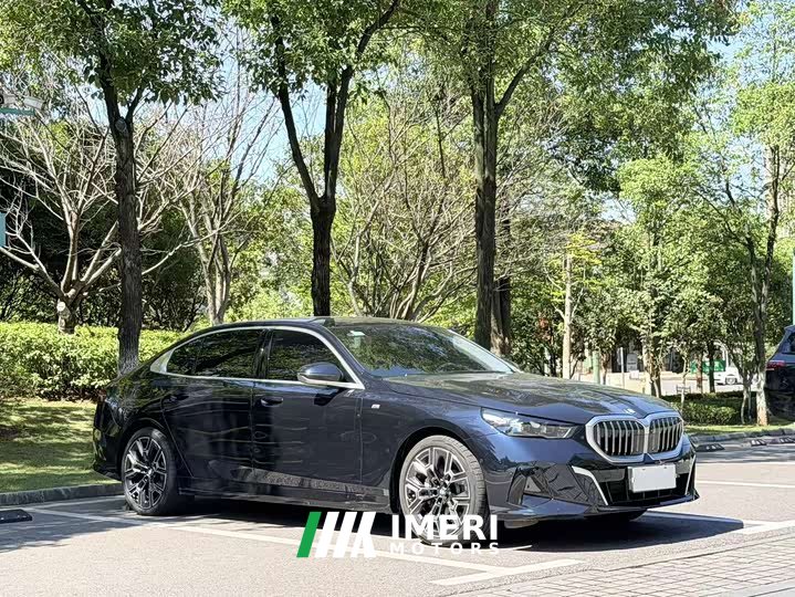 BMW 5 Series 530Li Luxury M Sport Package - ავტომობილი ჩინეთიდან