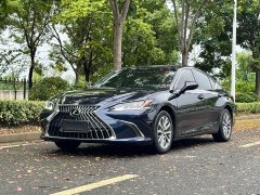 Lexus ES 200 Luxury - ფოტო 1