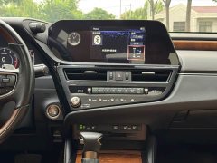 Lexus ES 200 Luxury - ფოტო 15