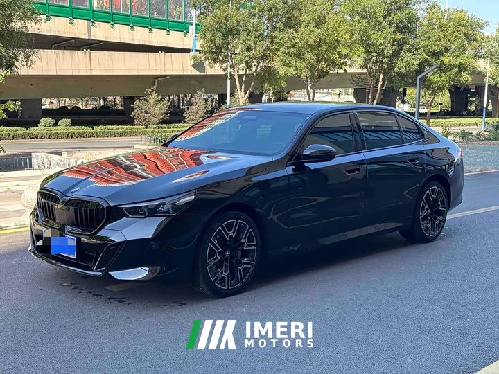 BMW 5 Series Facelift 530Li Luxury M Sport Package - ავტომობილი ჩინეთიდან