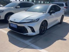 Toyota Camry Hybrid 2.0L HXS Sport Plus - ფოტო 1