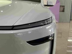 Tesla Model Y Rear-Wheel Drive - ფოტო 4