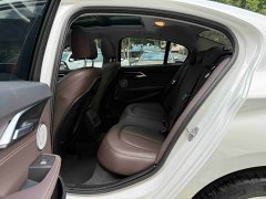 BMW 1 Series 120i M Sport Night Edition - ფოტო 7