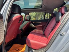 BMW 5 Series 530Li Luxury M Sport Package - ფოტო 3