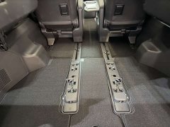 Toyota Alphard Hybrid 2.5L Premium Edition - ფოტო 14