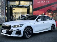 BMW 5 Series 530Li Luxury M Sport Package - ფოტო 1