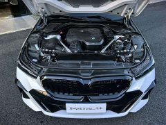 BMW 5 Series 530Li Luxury M Sport Package - ფოტო 3