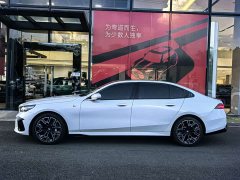 BMW 5 Series 530Li Luxury M Sport Package - ფოტო 4