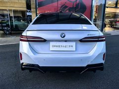 BMW 5 Series 530Li Luxury M Sport Package - ფოტო 9