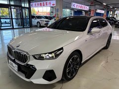 BMW 5 Series 525Li M Sport Package - ფოტო 1