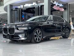 BMW 7 Series 2023 735Li M Sport Package - ფოტო 1