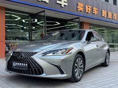 Lexus ES 300h Excellence Edition - ფოტო 1