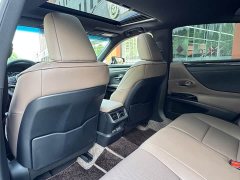 Lexus ES 300h Excellence Edition - ფოტო 11