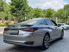 Lexus ES 300h Excellence Edition - ფოტო 15