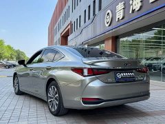 Lexus ES 300h Excellence Edition - ფოტო 16