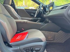 Lexus ES 300h Excellence Edition - ფოტო 18