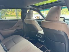 Lexus ES 300h Excellence Edition - ფოტო 19