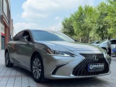Lexus ES 300h Excellence Edition - ფოტო 3