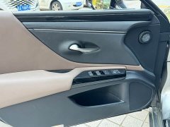 Lexus ES 300h Excellence Edition - ფოტო 7