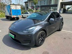 Tesla Model Y Rear-Wheel Drive - ფოტო 3