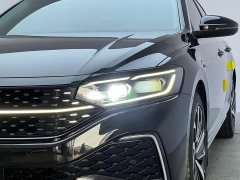 Volkswagen Passat 330TSI Luxury - ფოტო 4