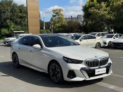 BMW 5 Series 530Li Luxury M Sport Package - ფოტო 3