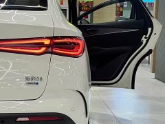 BYD Dolphin 06 DM-i Smart Drive 120KM Deluxe - ფოტო 17