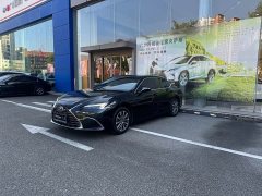 Lexus ES 300h Premium Edition - ფოტო 1