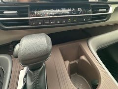 Toyota Gravia 2.5L Hybrid Comfort Edition - ფოტო 20