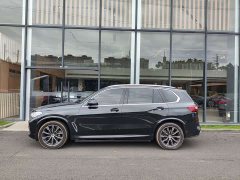 BMW X5 xDrive 30Li Luxury M Sport Package - ფოტო 2