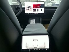 Tesla Model Y Rear-Wheel Drive - ფოტო 4