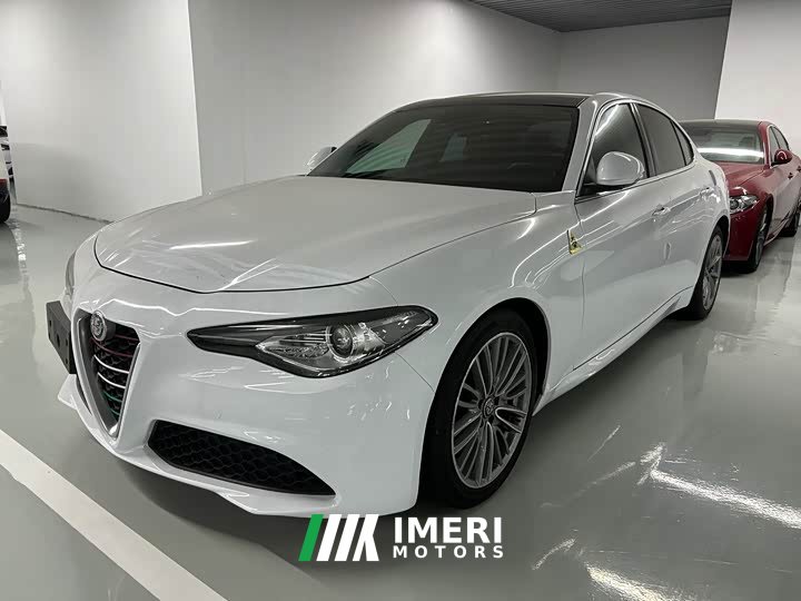 Alfa Romeo Giulia 2.0T 280HP Luxury - ავტომობილი ჩინეთიდან