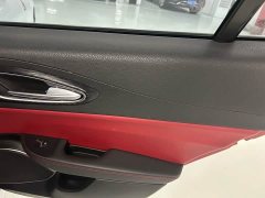 Alfa Romeo Giulia 2.0T 280HP Luxury - ფოტო 10