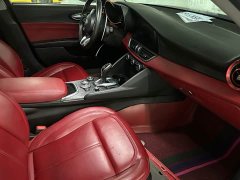 Alfa Romeo Giulia 2.0T 280HP Luxury - ფოტო 9
