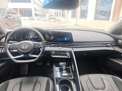 Hyundai Elantra 2023 1.5L CVT Luxury - ფოტო 8