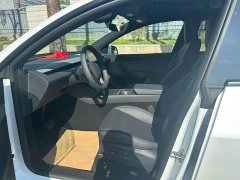 Tesla Model Y Rear-Wheel Drive - ფოტო 4