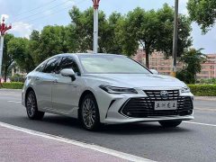 Toyota Avalon Hybrid 2.5L XLE Premium - ფოტო 3