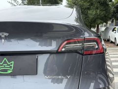 Tesla Model Y Long Range All-Wheel Drive - ფოტო 11