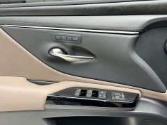 Lexus ES 200 Premium Edition - ფოტო 10