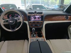 Bentley Bentayga 4.0T V8 Long Wheelbase - ფოტო 2