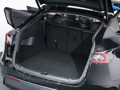 Tesla Model Y Rear-Wheel Drive - ფოტო 13
