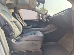 Tesla Model Y Standard Range RWD - ფოტო 13