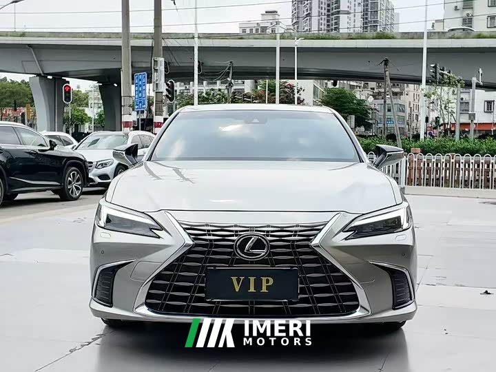 Lexus ES 300h Premium Edition