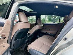 Lexus ES 300h Premium Edition - ფოტო 5
