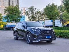 Toyota Crown Venza 2.5L HEV AWD Premium - ფოტო 3