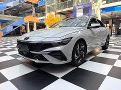 Hyundai Elantra 1.5L CVT Luxury - ფოტო 1