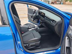 Ford Focus Sedan EcoBoost 180 Automatic ST Line - ფოტო 10